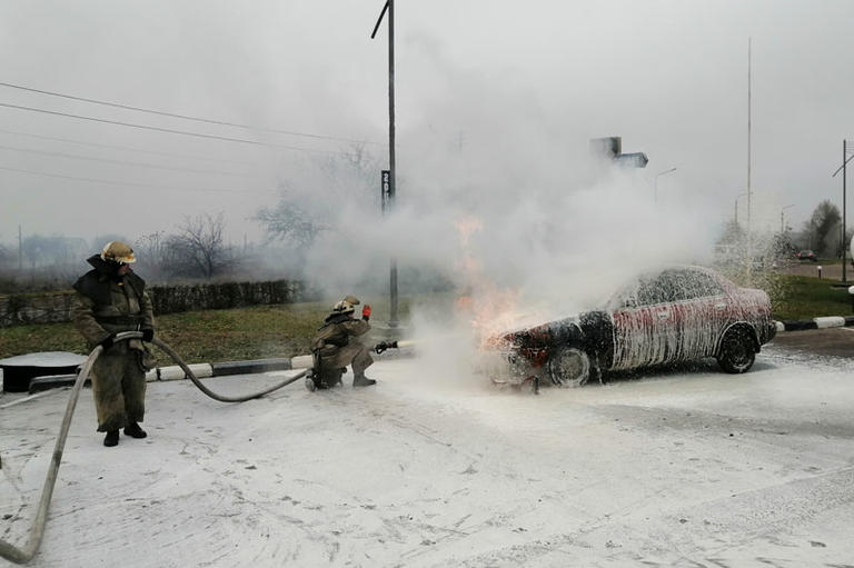 в покрове на заправке горел автомобиль (фото, видео) - изображение 3
